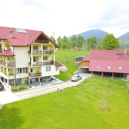 Pensiunea Tiuta Hotel Корбени Екстериор снимка