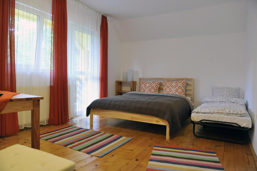 Pensiunea Tiuta Hotel Корбени Екстериор снимка