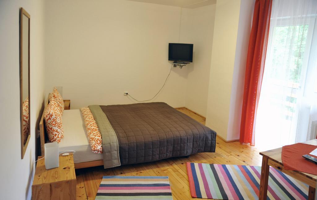 Pensiunea Tiuta Hotel Корбени Екстериор снимка