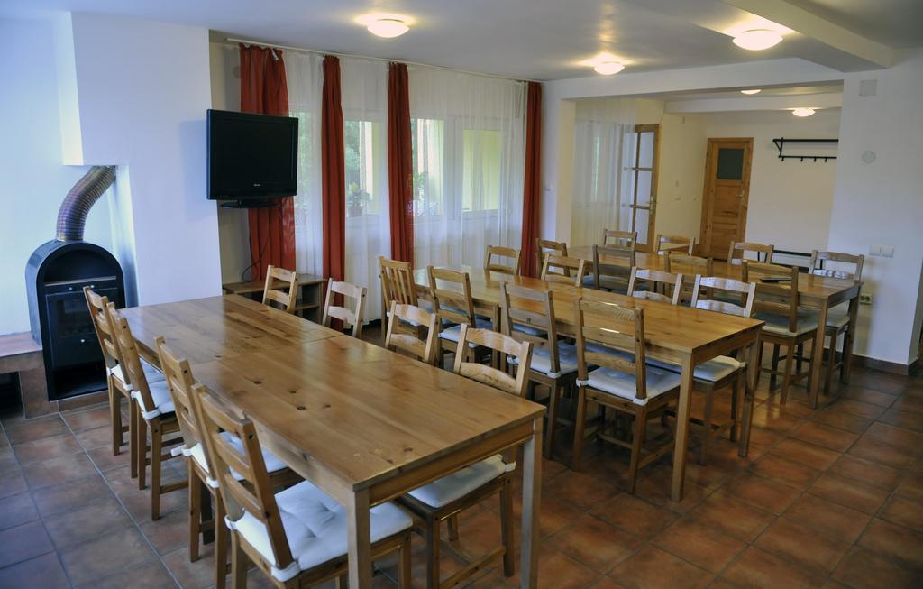 Pensiunea Tiuta Hotel Корбени Екстериор снимка