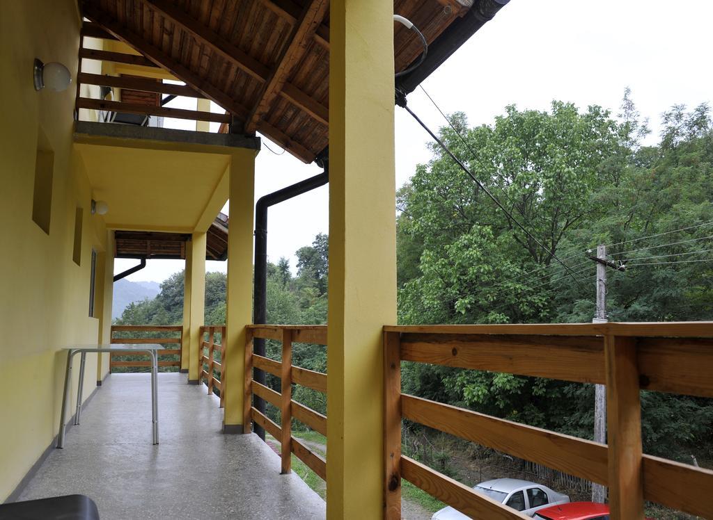 Pensiunea Tiuta Hotel Корбени Екстериор снимка