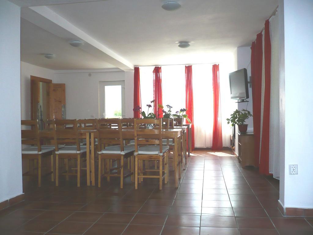Pensiunea Tiuta Hotel Корбени Екстериор снимка