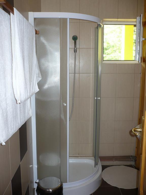 Pensiunea Tiuta Hotel Корбени Стая снимка