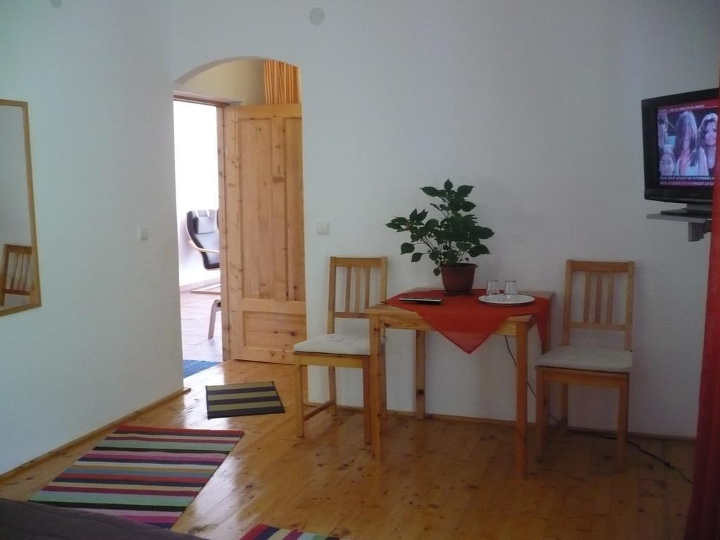 Pensiunea Tiuta Hotel Корбени Стая снимка
